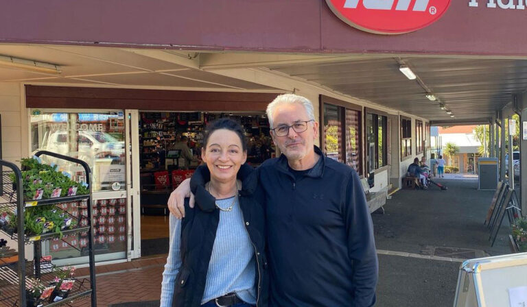 Maleny IGA says goodbye to Rob & Sam